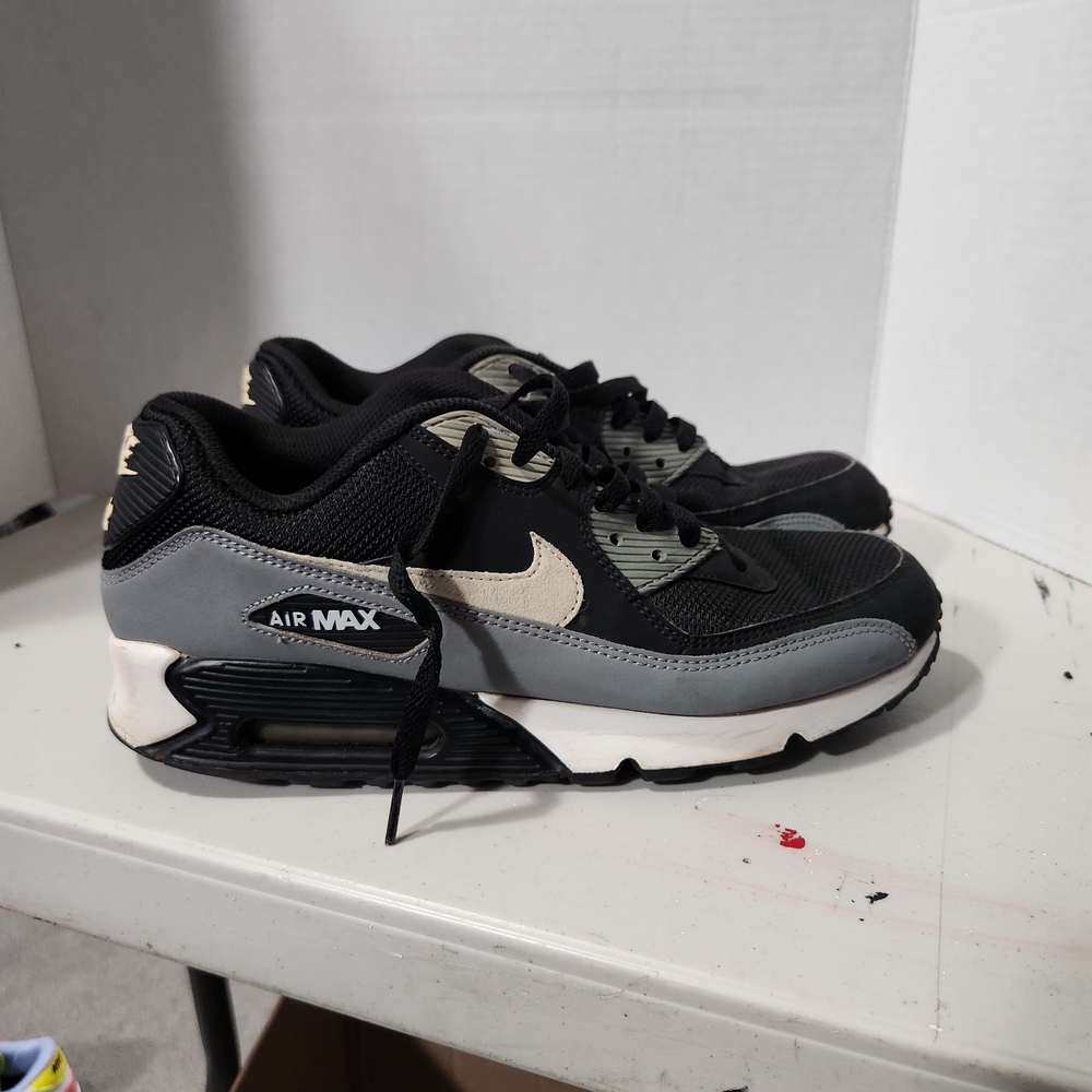 Nike AIR MAX 90 ESSSENTIAL COOL GREY SIZE 10.5M